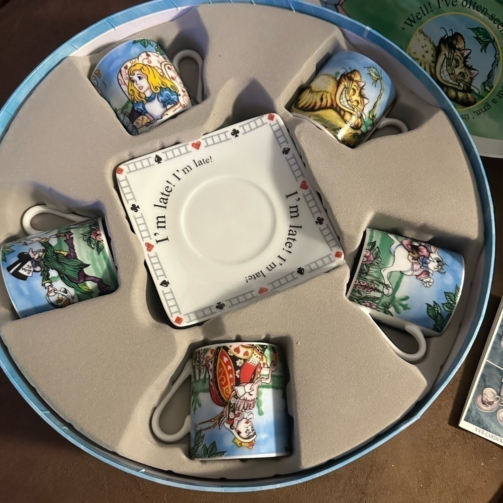 BNIB: Alice in Wonderland's Tea Party Set. 5 Wonderland Cups  and 5 Saucers